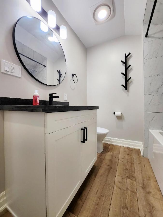 The Cozy Cove Modern King-Bedroom Full Apartment Sainte-Catherine Buitenkant foto