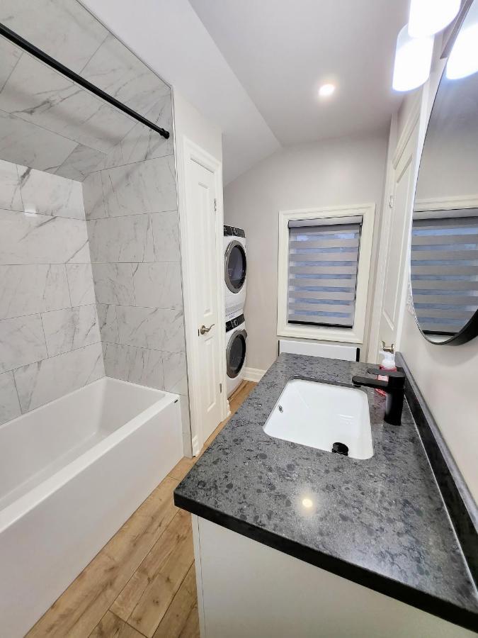 The Cozy Cove Modern King-Bedroom Full Apartment Sainte-Catherine Buitenkant foto